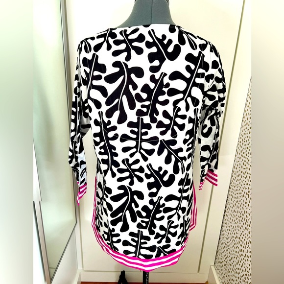 Gretchen Scott Designs Tunic. Size MED. Wear with white jeans or as a coverup! - Picture 5 of 6